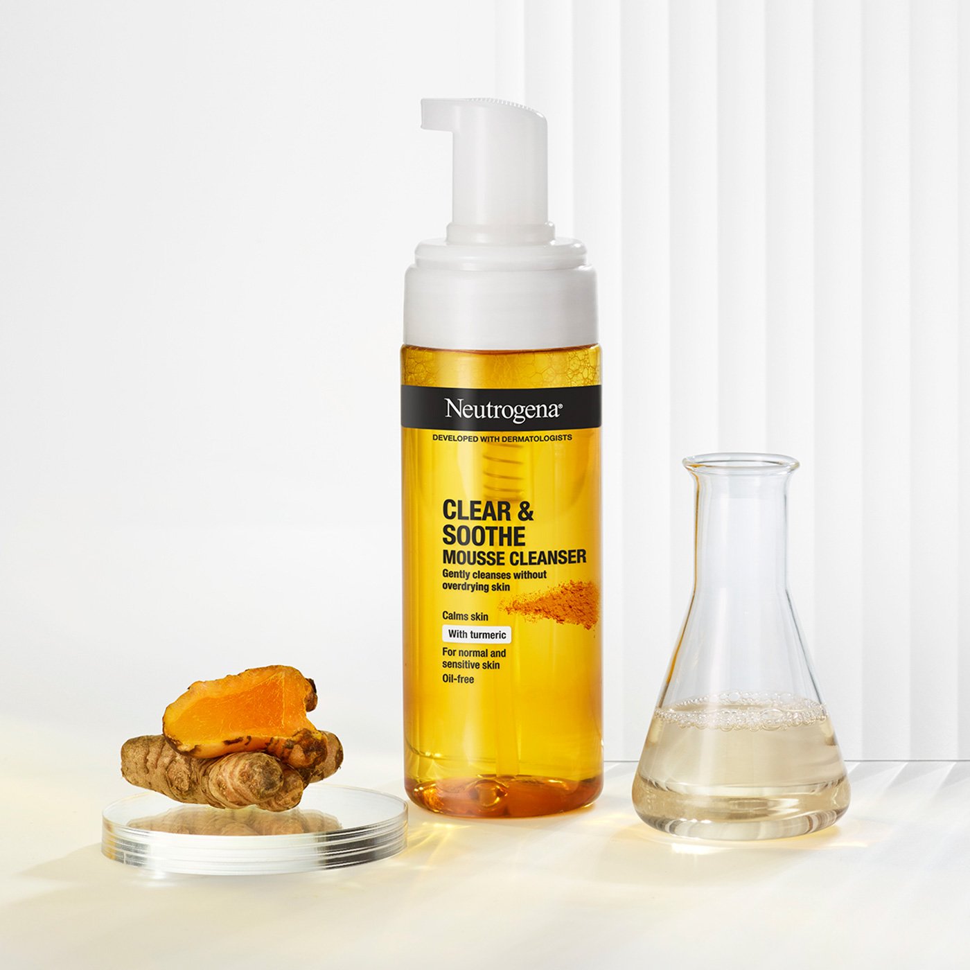 Neutrogena Clear & Soothe Mousse Cleanser With Turmeric 150ml